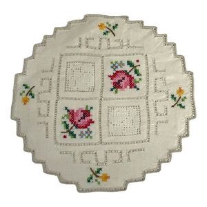 Roses Centerpiece Doily Cross Stitch Pink Yellow ROUND Cottage Granny Core 7"
